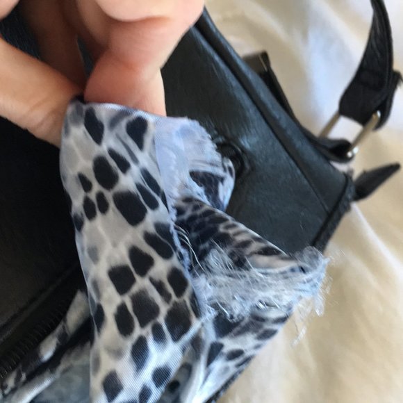 GUC Fiorelli Faux Leather Crossbody Purse - Picture 3 of 9